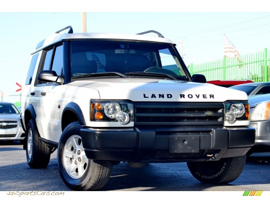 Chawton White / Black Land Rover Discovery S