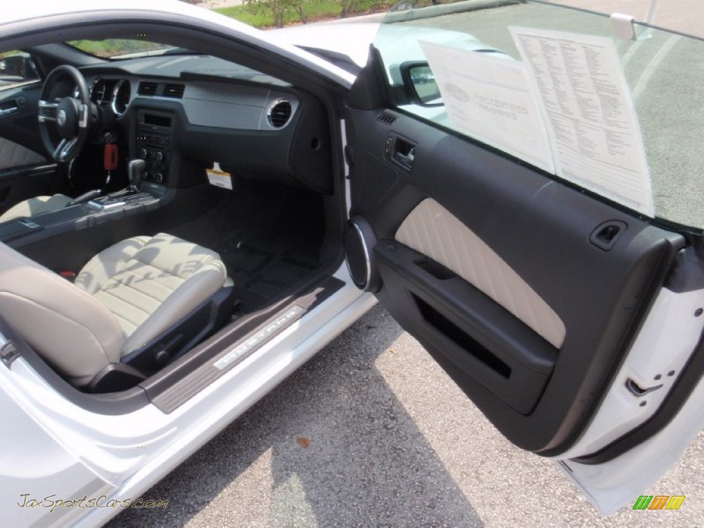 2014 Mustang V6 Premium Coupe - Oxford White / Medium Stone photo #20