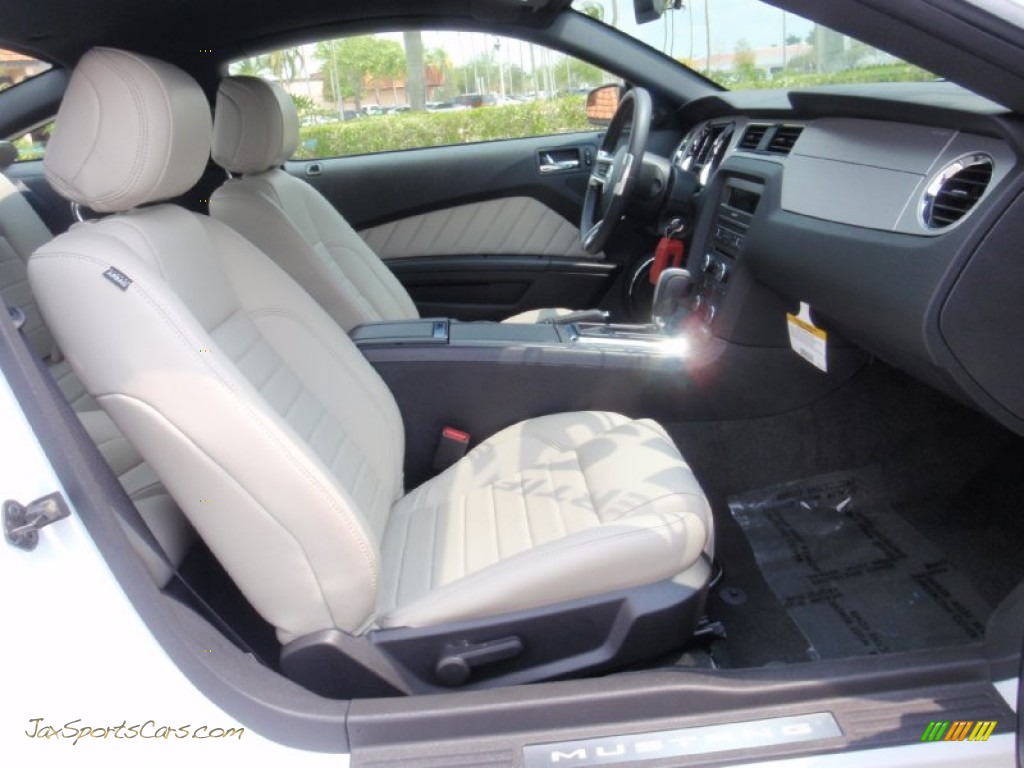 2014 Mustang V6 Premium Coupe - Oxford White / Medium Stone photo #21