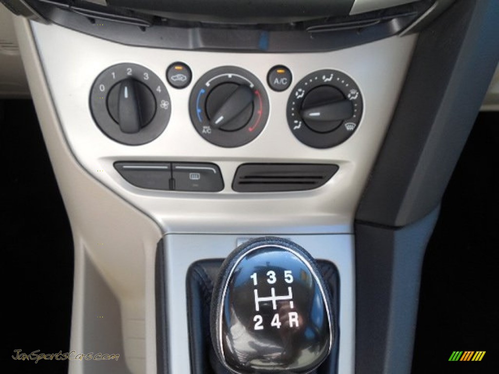 2014 Focus SE Hatchback - Sterling Gray / Medium Light Stone photo #21
