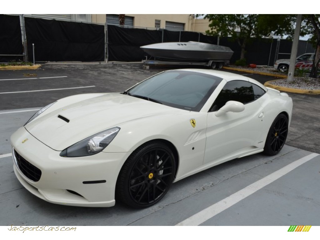 Bianco Avus (White) / Charcoal Ferrari California 30