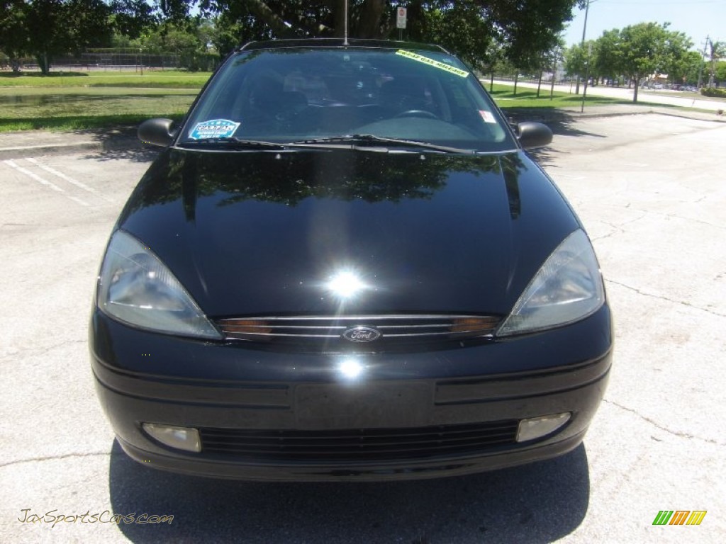 2003 Focus ZX3 Coupe - Pitch Black / Dark Charcoal photo #8