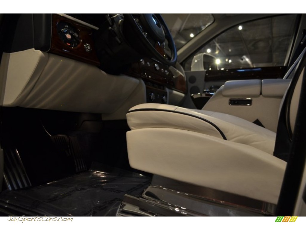 2013 Phantom Sedan - Arctic White / Seashell photo #47