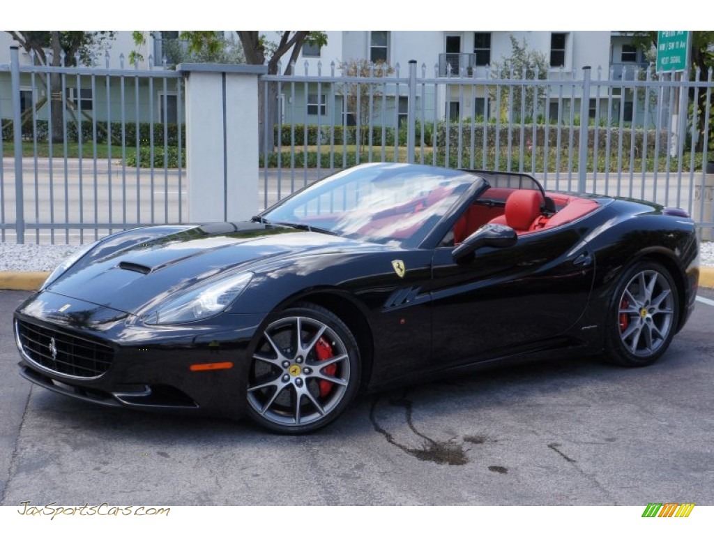 Nero (Black) / Rosso Ferrari California 