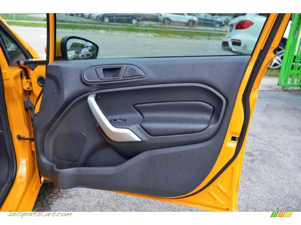 2011 Fiesta SES Hatchback - Yellow Blaze Metallic Tri-Coat / Plum/Charcoal Black Leather photo #28