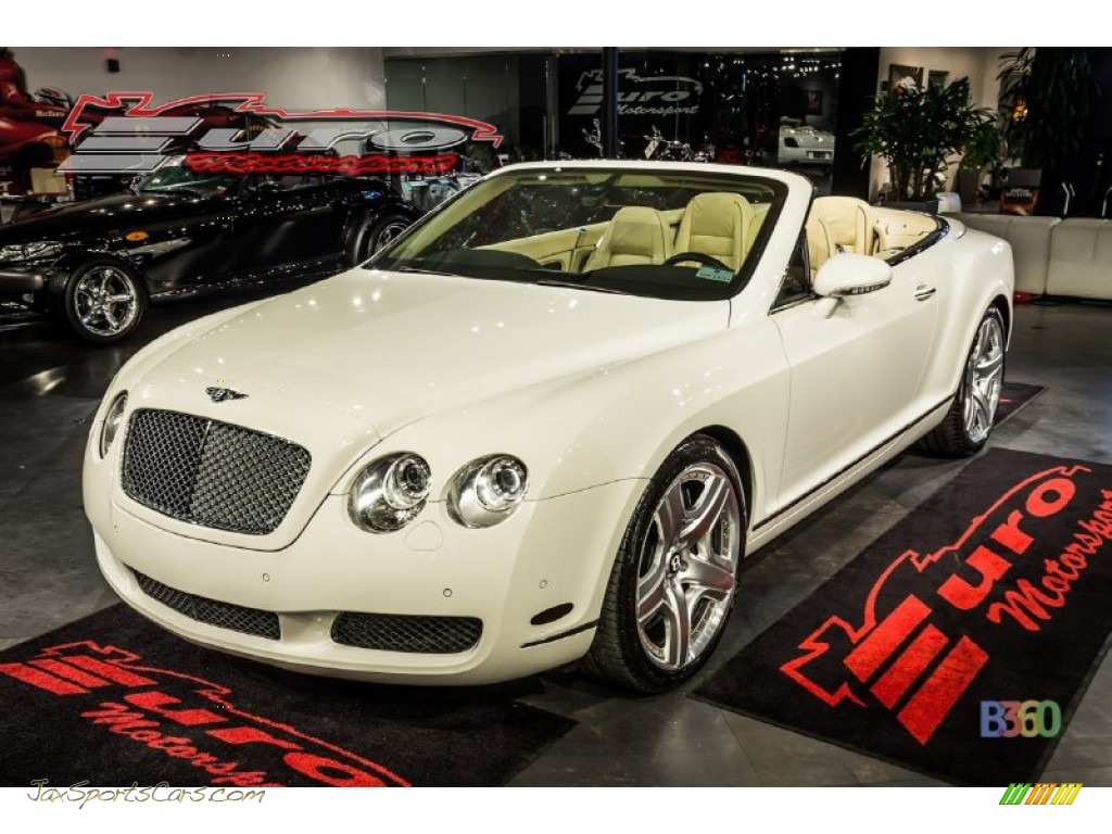 Glacier White / Ochre Bentley Continental GTC 
