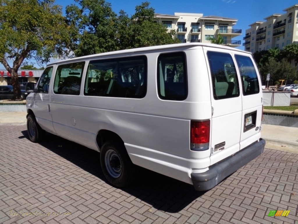 2006 E Series Van E350 XL 15 Passenger - Oxford White / Medium Flint Grey photo #31