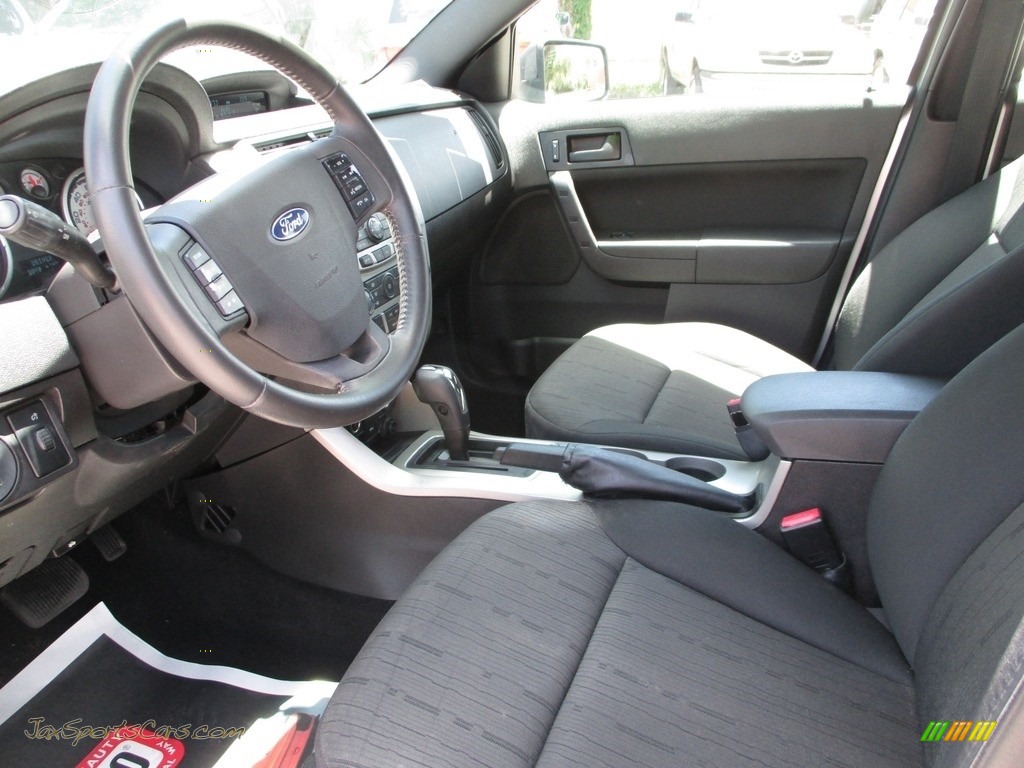 2011 Focus SE Sedan - Sterling Gray Metallic / Charcoal Black photo #9
