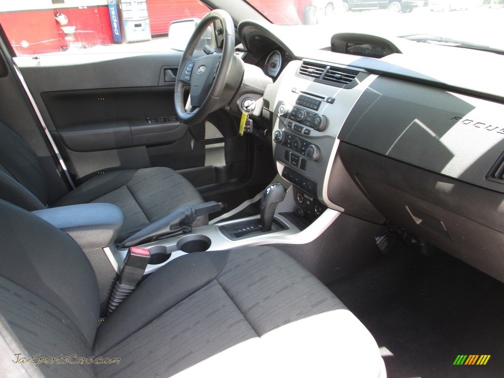 2011 Focus SE Sedan - Sterling Gray Metallic / Charcoal Black photo #12