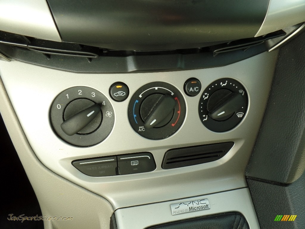 2014 Focus SE Hatchback - Sterling Gray / Medium Light Stone photo #21