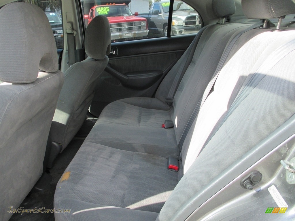 2005 Civic LX Sedan - Magnesium Metallic / Gray photo #11