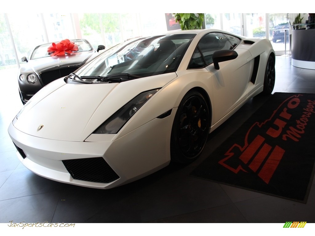 Balloon White / Nero Perseus Lamborghini Gallardo Coupe