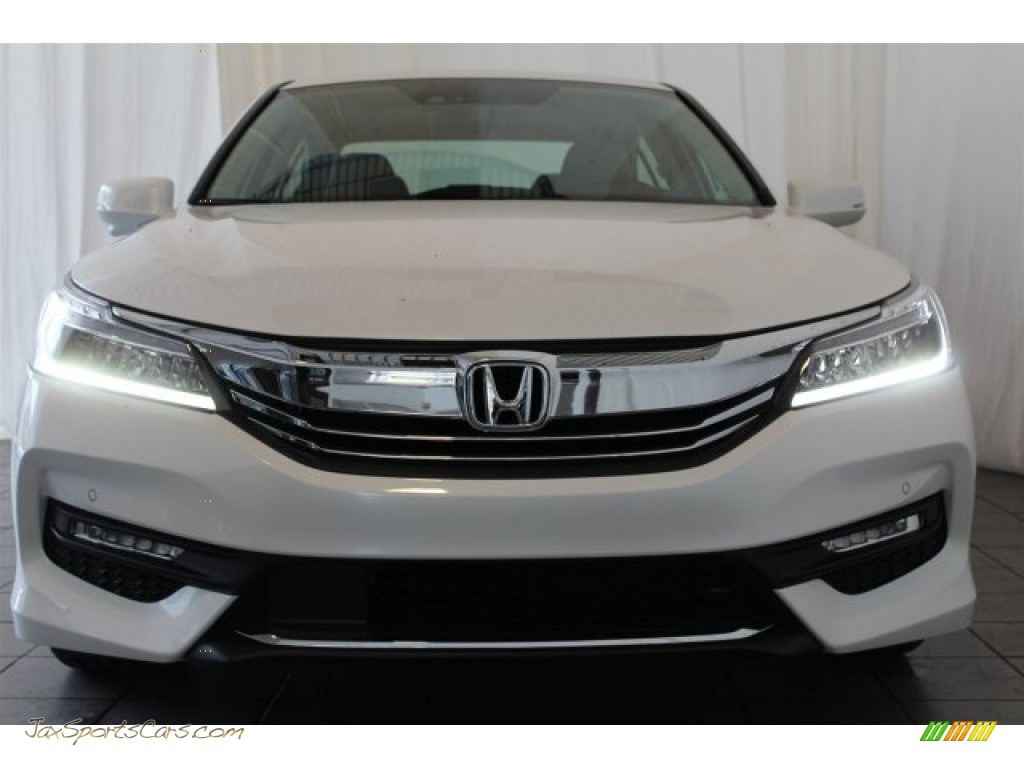 2017 Accord Touring Sedan - White Orchid Pearl / Ivory photo #4
