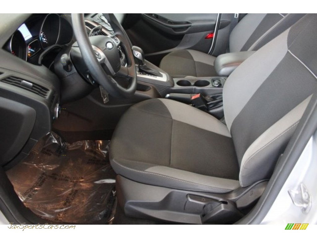2014 Focus SE Sedan - Ingot Silver / Charcoal Black photo #14