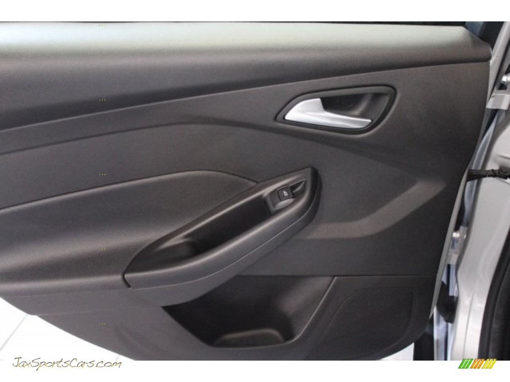 2014 Focus SE Sedan - Ingot Silver / Charcoal Black photo #26