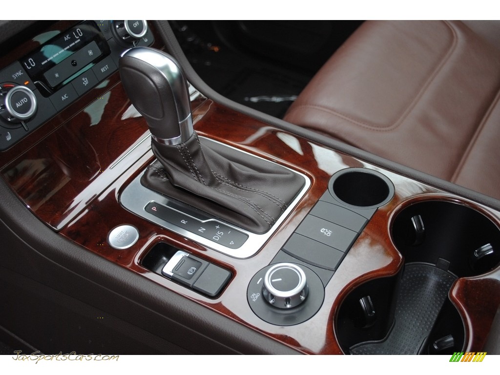 2014 Touareg V6 Lux 4Motion - Black / Saddle Brown photo #16