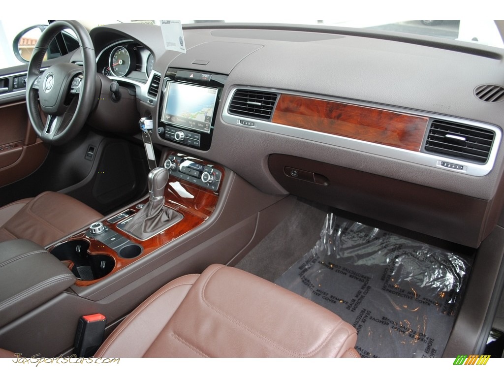 2014 Touareg V6 Lux 4Motion - Black / Saddle Brown photo #19