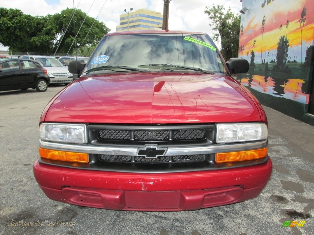 2000 S10 LS Extended Cab - Dark Cherry Red Metallic / Medium Gray photo #3