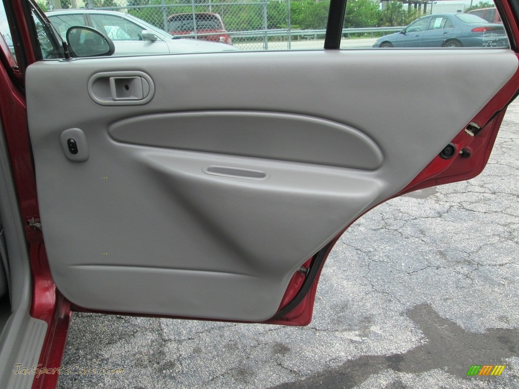 2002 Escort SE Sedan - Bright Red / Medium Graphite photo #18