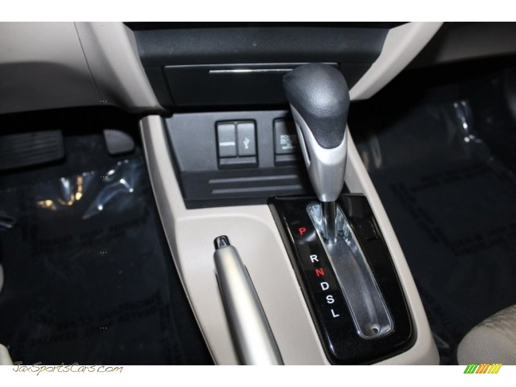 2014 Civic LX Sedan - Taffeta White / Beige photo #21