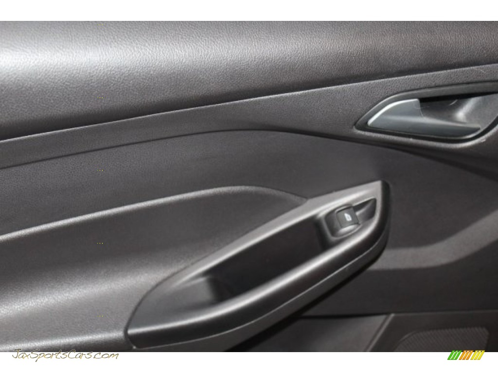 2014 Focus SE Hatchback - Tuxedo Black / Charcoal Black photo #21
