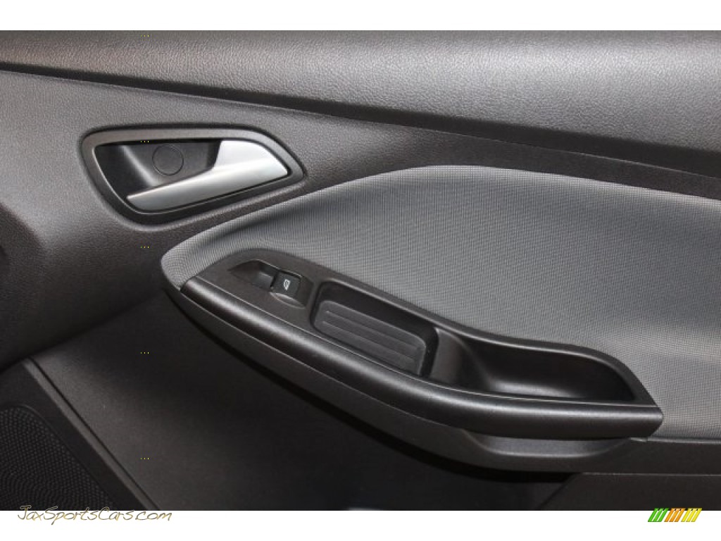 2014 Focus SE Hatchback - Tuxedo Black / Charcoal Black photo #25
