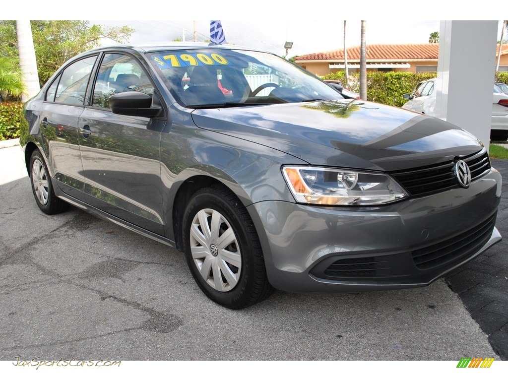 2013 Jetta S Sedan - Platinum Gray Metallic / Titan Black photo #2 2013 Jetta S Sedan - Platinum Gray Metallic / Titan Black photo #2
