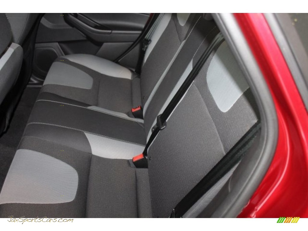 2014 Focus SE Sedan - Ruby Red / Charcoal Black photo #23