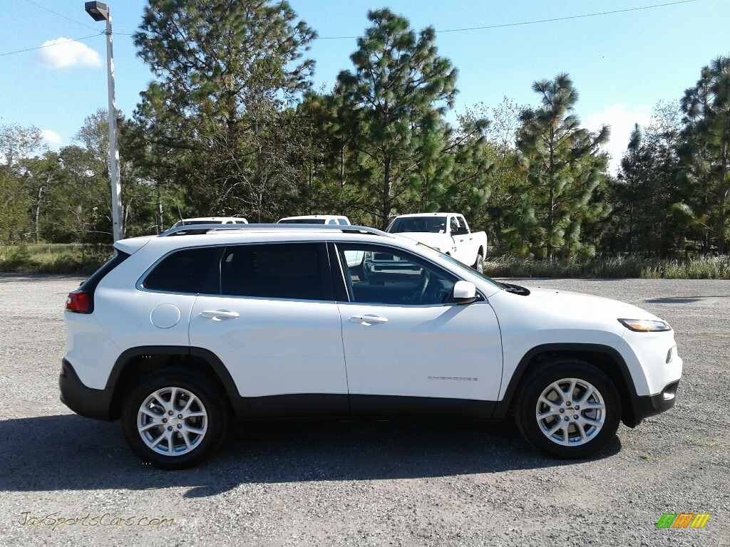 2018 Cherokee Latitude Plus - Bright White / Black photo #6 2018 Cherokee Latitude Plus - Bright White / Black photo #6