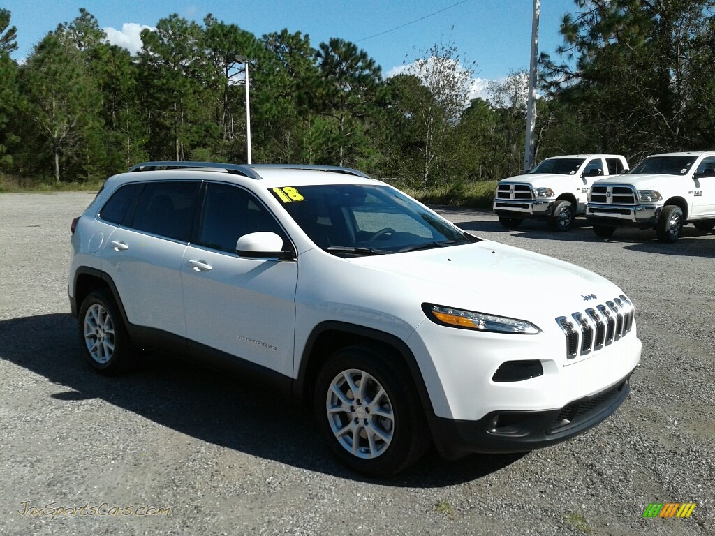 2018 Cherokee Latitude Plus - Bright White / Black photo #7 2018 Cherokee Latitude Plus - Bright White / Black photo #7