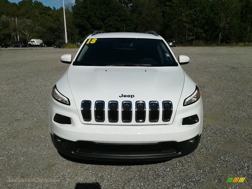 2018 Cherokee Latitude Plus - Bright White / Black photo #8 2018 Cherokee Latitude Plus - Bright White / Black photo #8