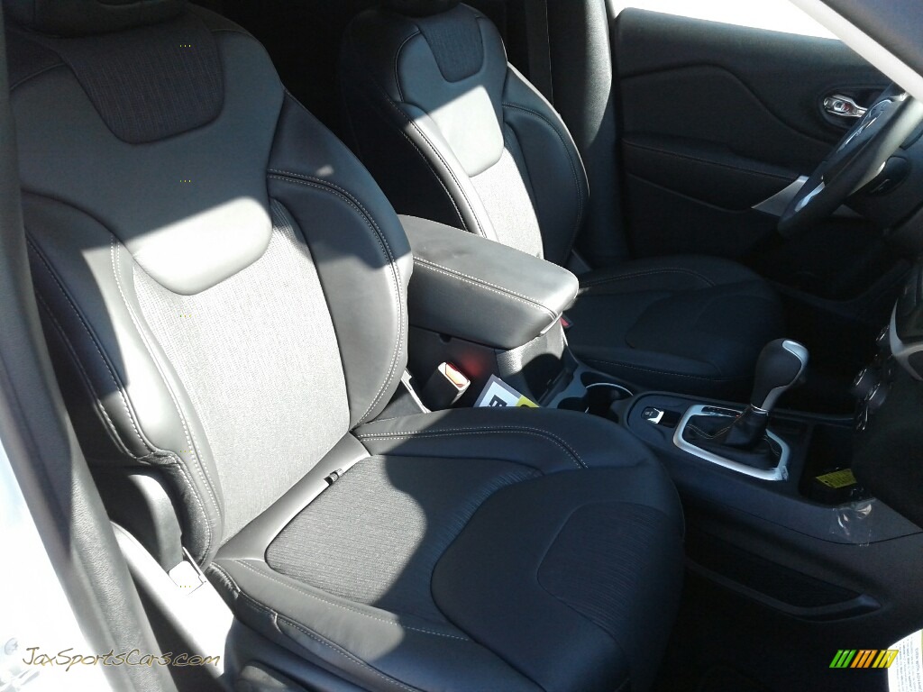 2018 Cherokee Latitude Plus - Bright White / Black photo #12 2018 Cherokee Latitude Plus - Bright White / Black photo #12