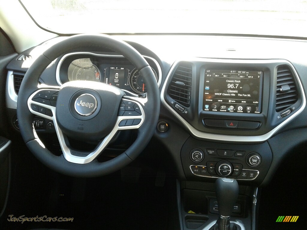 2018 Cherokee Latitude Plus - Bright White / Black photo #13 2018 Cherokee Latitude Plus - Bright White / Black photo #13