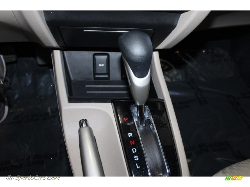 2014 Civic LX Sedan - Taffeta White / Gray photo #20