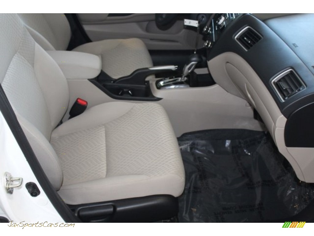 2014 Civic LX Sedan - Taffeta White / Gray photo #26