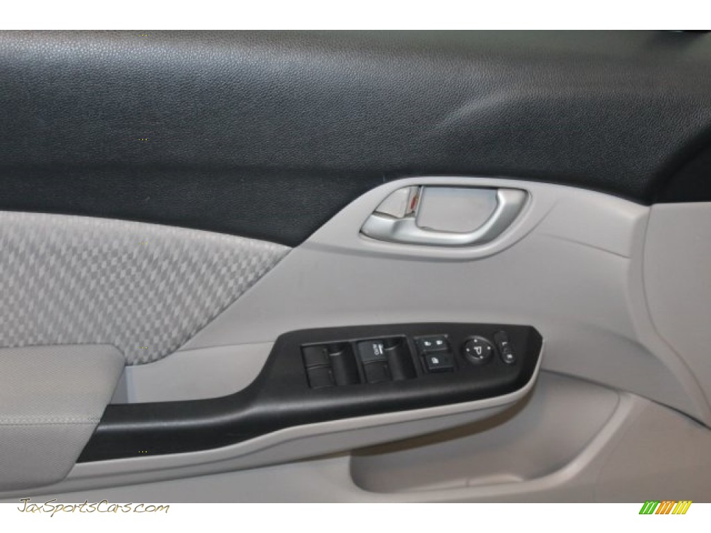 2015 Civic LX Sedan - Alabaster Silver Metallic / Gray photo #9