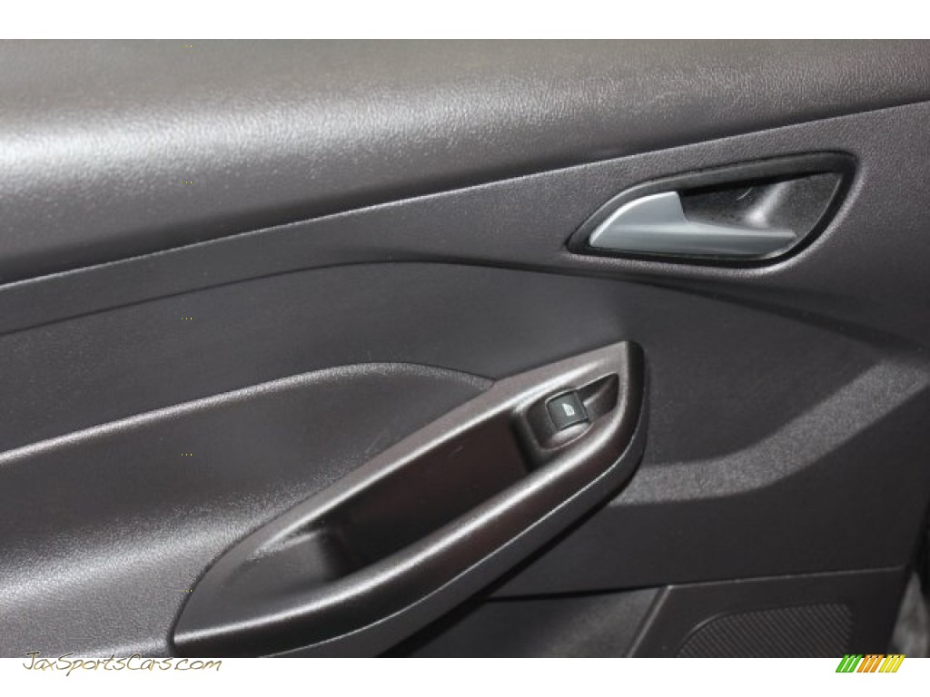 2014 Focus SE Sedan - Sterling Gray / Charcoal Black photo #22