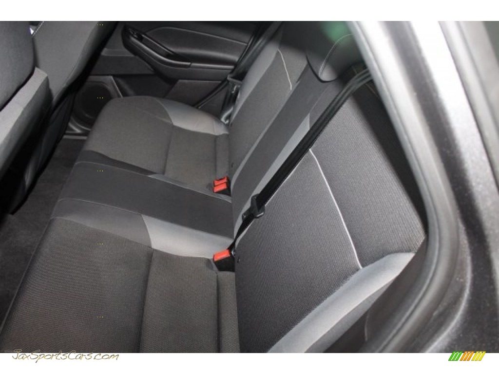2014 Focus SE Sedan - Sterling Gray / Charcoal Black photo #23