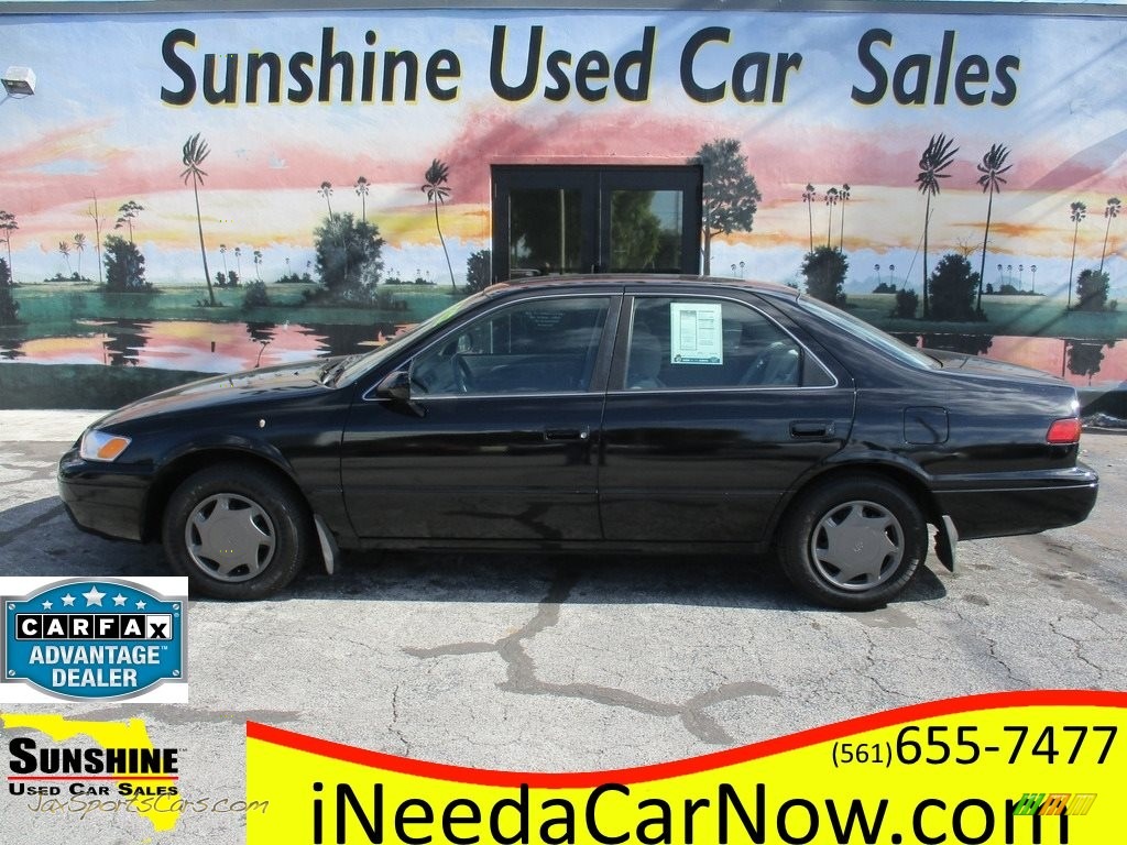 Black / Gray Toyota Camry LE