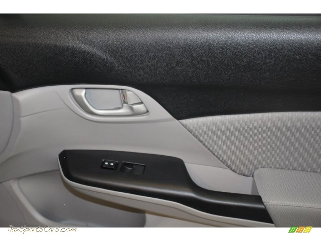 2015 Civic LX Sedan - Alabaster Silver Metallic / Gray photo #26