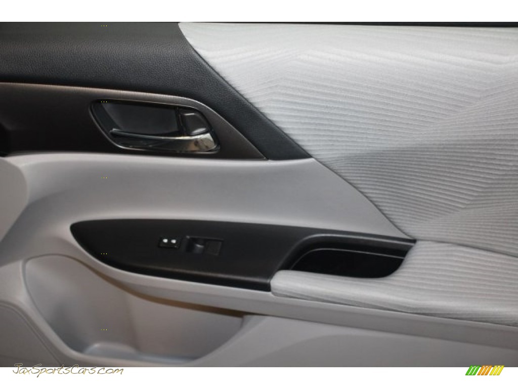 2015 Accord LX Sedan - Alabaster Silver Metallic / Gray photo #28