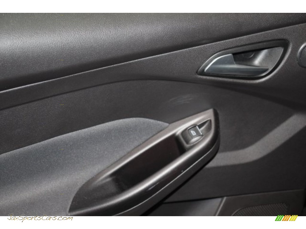 2013 Focus Titanium Sedan - Sterling Gray / Charcoal Black photo #31