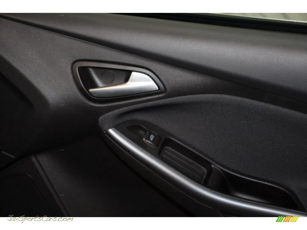 2013 Focus Titanium Sedan - Sterling Gray / Charcoal Black photo #36