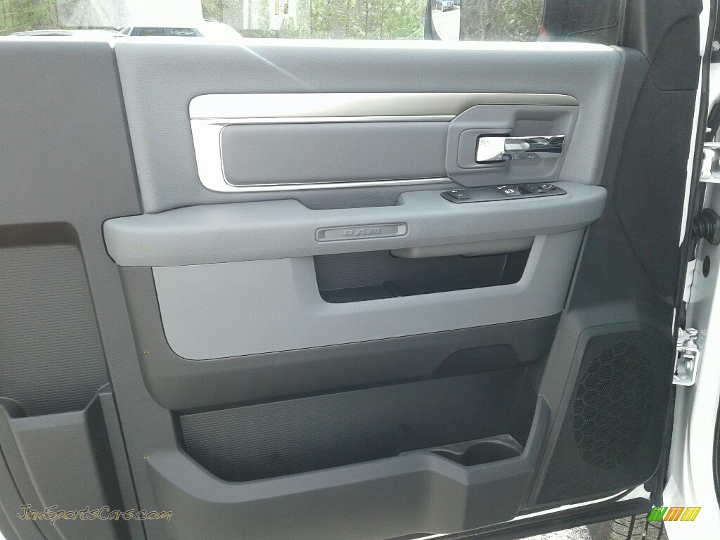 2018 3500 Tradesman Regular Cab 4x4 Chassis - Bright White / Black/Diesel Gray photo #17