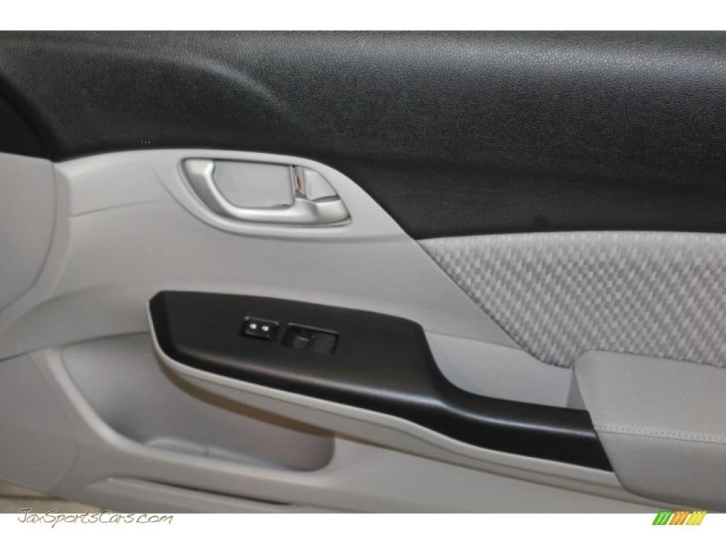 2015 Civic LX Sedan - Alabaster Silver Metallic / Gray photo #35