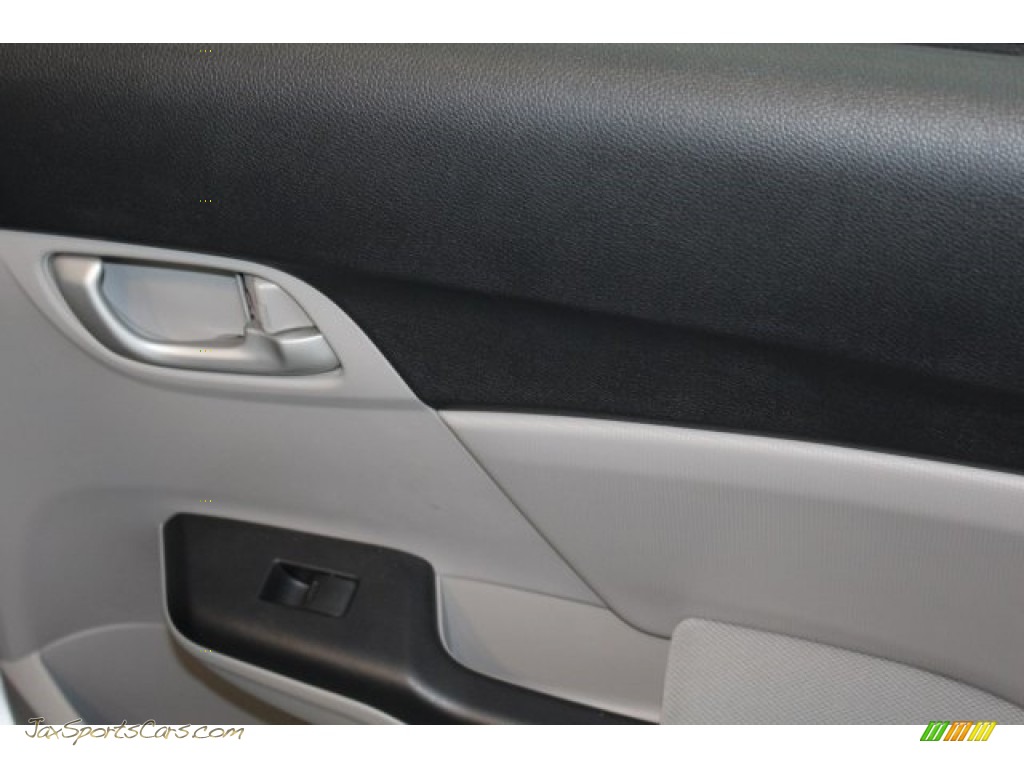 2015 Civic LX Sedan - Alabaster Silver Metallic / Gray photo #34