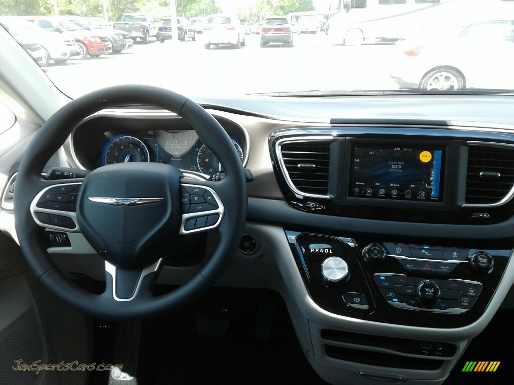 2018 Pacifica Touring L - Jazz Blue Pearl / Black/Alloy photo #13