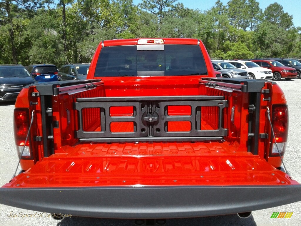 2018 1500 Big Horn Crew Cab 4x4 - Flame Red / Black/Diesel Gray photo #19