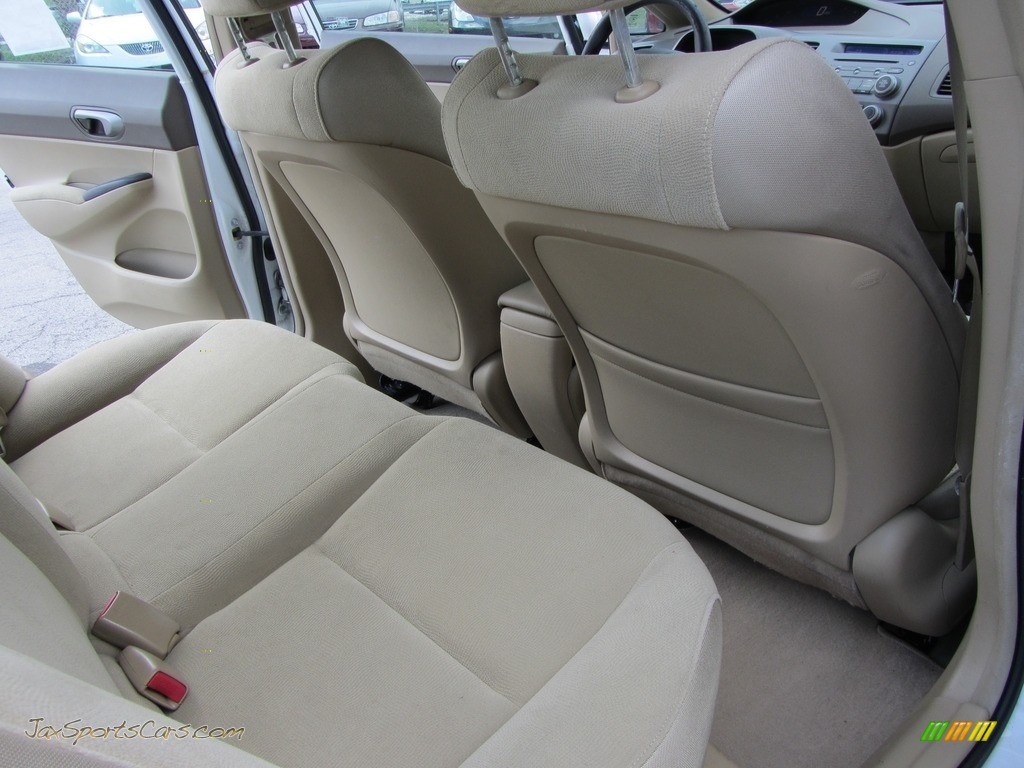 2006 Civic LX Sedan - Taffeta White / Ivory photo #16