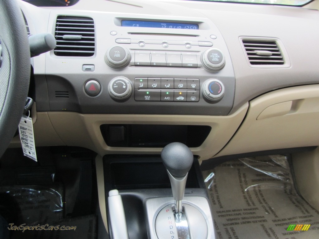 2006 Civic LX Sedan - Taffeta White / Ivory photo #21